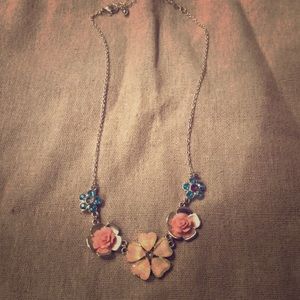 Cute flower necklace!